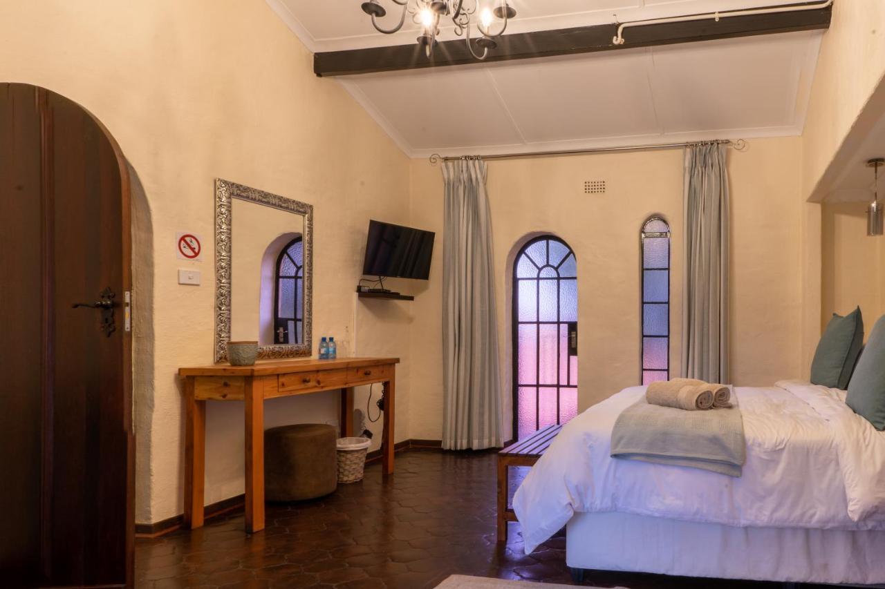Airport Tower Lodge Кемптън Парк Екстериор снимка